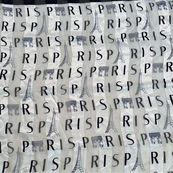 Women’s Scarf Eiffel Tower Print Navy Blue White Size 40 x 37.5” - Picture 10 of 10